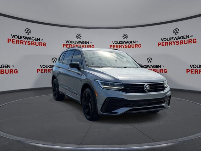 Certified 2023 Volkswagen Tiguan SE R-Line AWD/4WD image 2