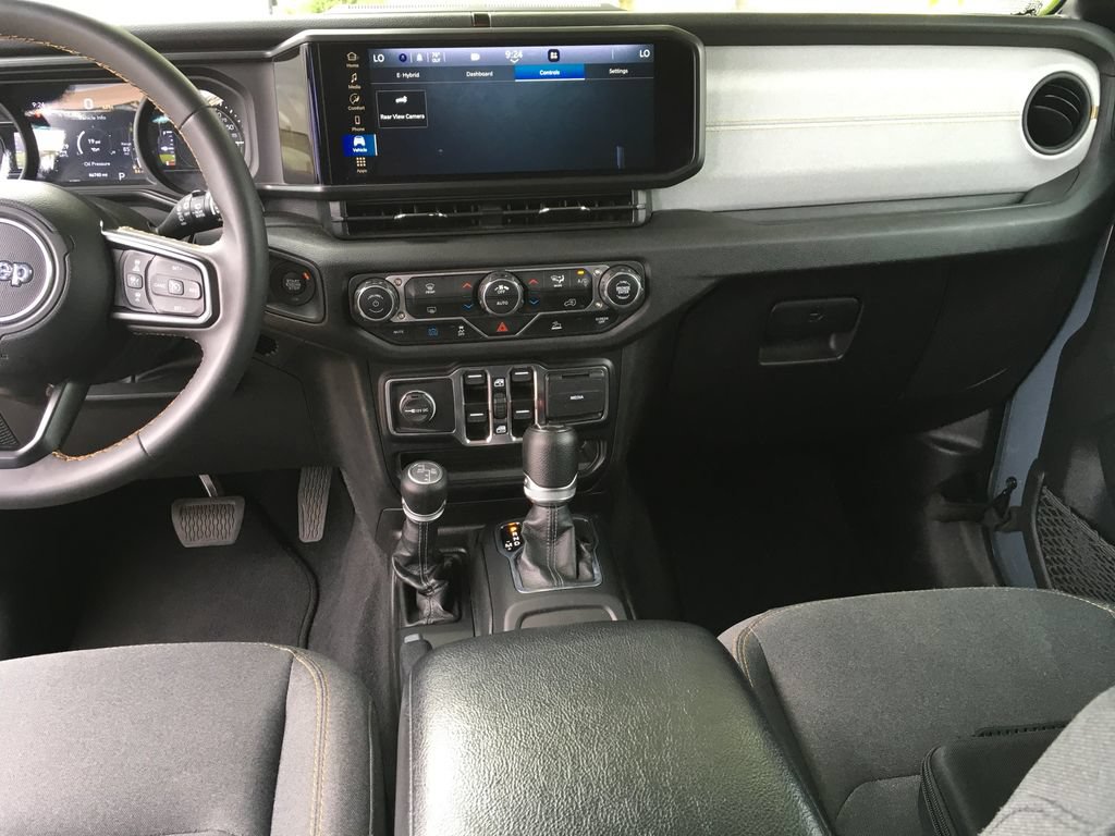 Used 2024 Jeep Wrangler Unlimited AWD/4WD image 26
