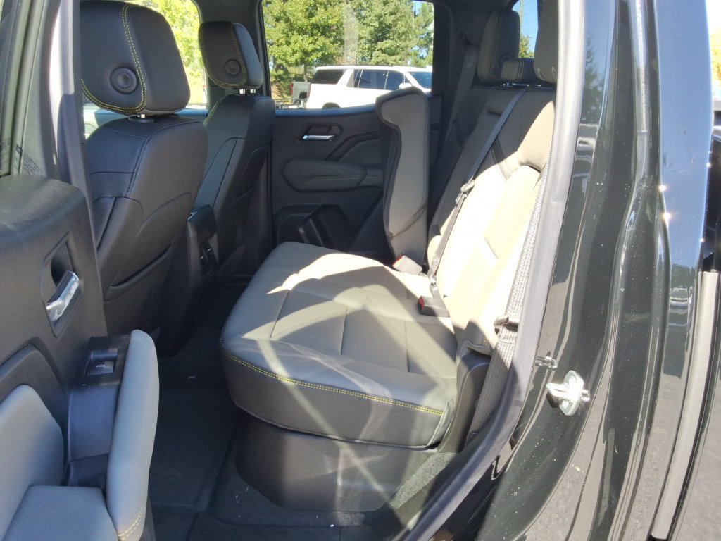 New 2026 Chevrolet Colorado ZR2 w/ Technology Package AWD/4WD image 16