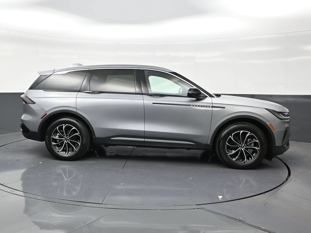 Used 2024 Lincoln Nautilus Premier AWD/4WD image 6