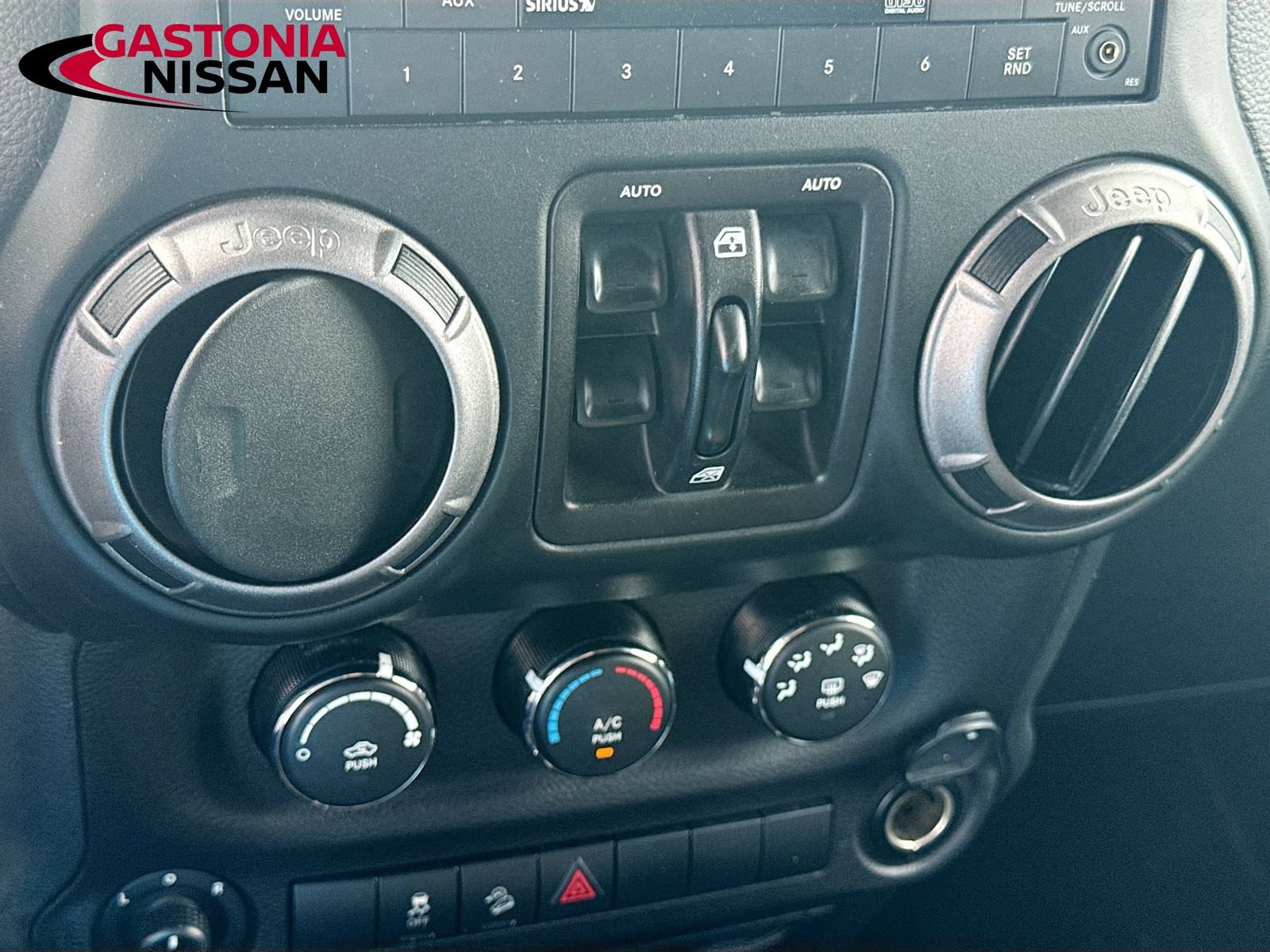 Used 2018 Jeep Wrangler Unlimited Sport S AWD/4WD image 17