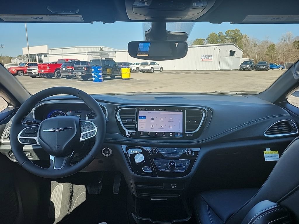 New 2026 Chrysler Pacifica Select image 3