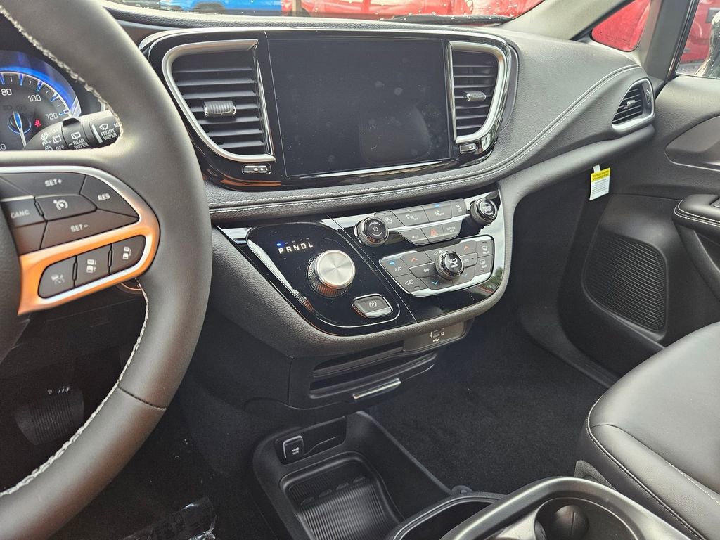 New 2026 Chrysler Pacifica Select image 24