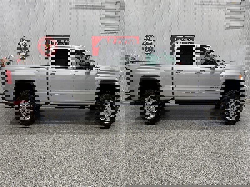 Used 2016 GMC Sierra 2500 SLT w/ Duramax Plus Package image 3