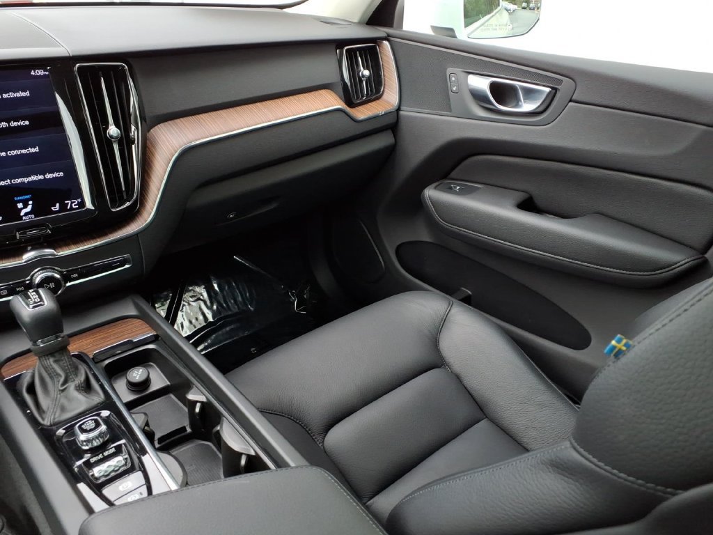 Used 2021 Volvo XC60 T5 Momentum w/ Climate Package AWD/4WD image 20