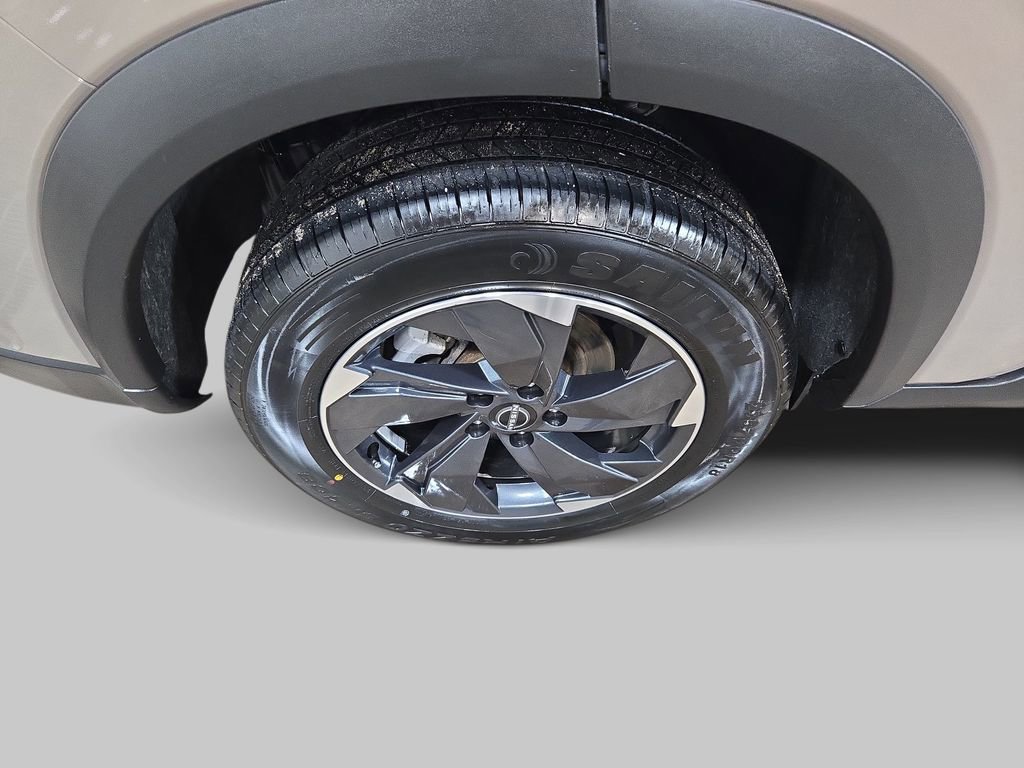 Used 2025 Nissan Rogue SV image 35