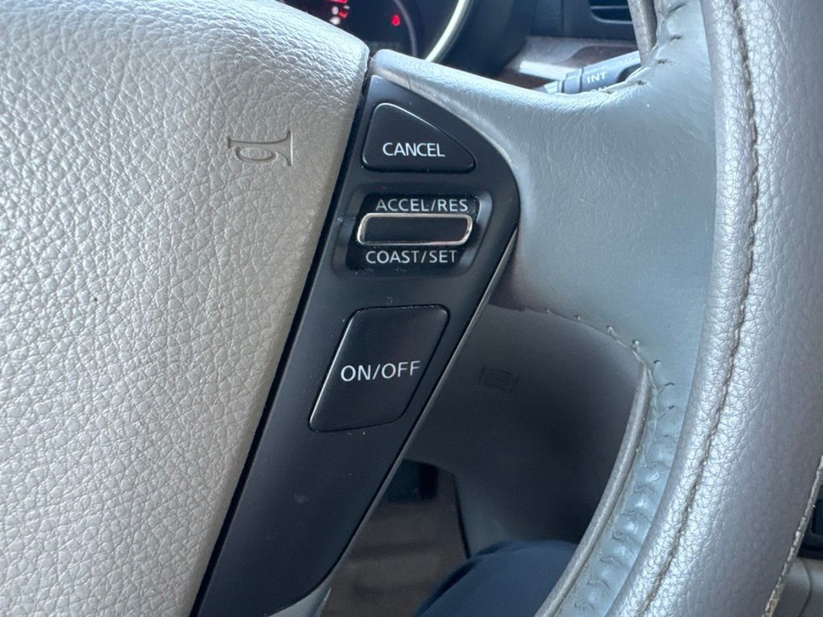Used 2014 Nissan Quest SV w/ Leather Package FWD image 17