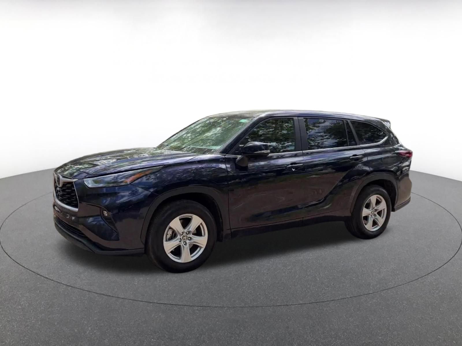 Used 2025 Toyota Highlander LE image 8