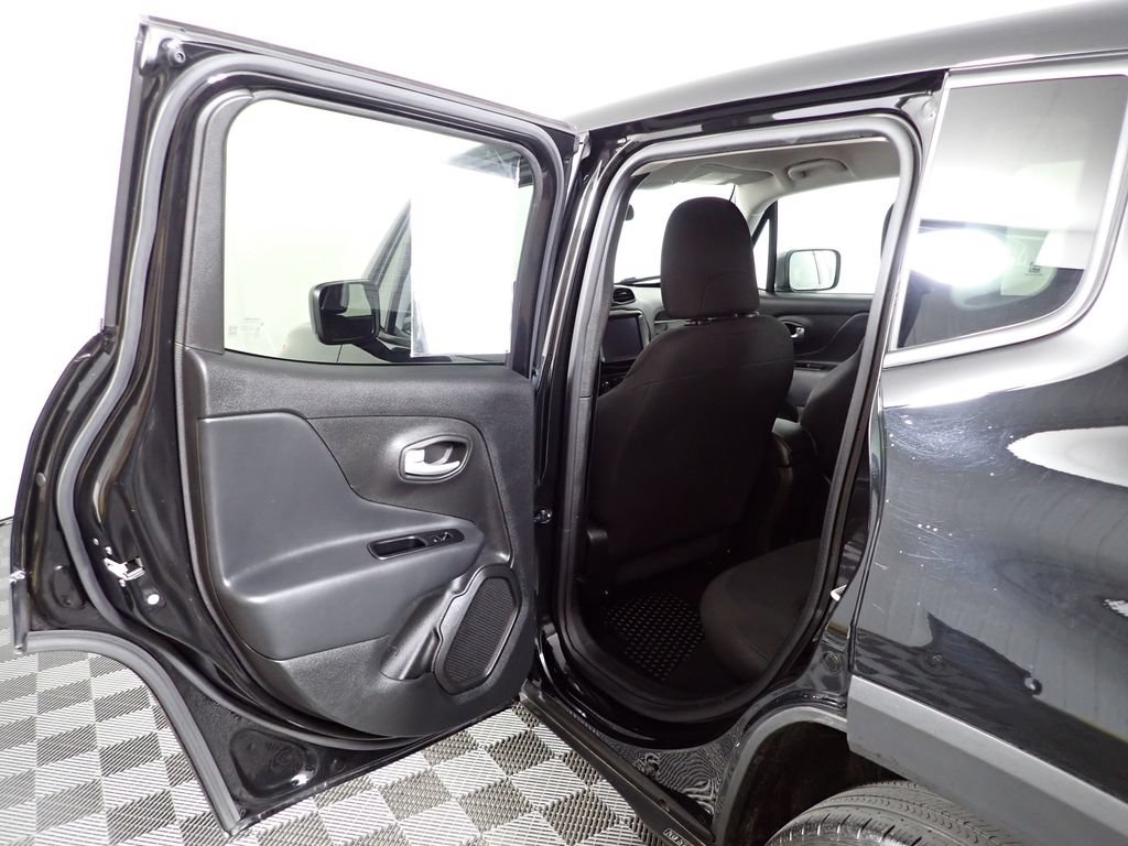 Used 2023 Jeep Renegade Latitude AWD/4WD image 31