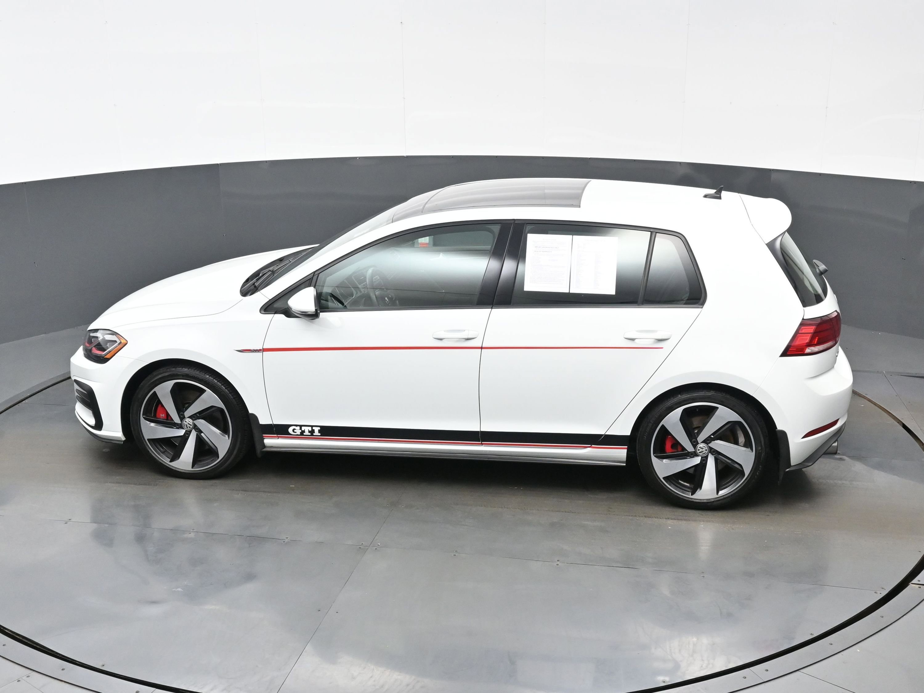Used 2018 Volkswagen GTI SE FWD image 34