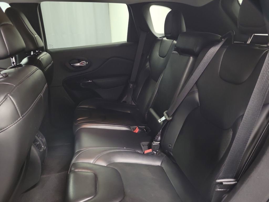 Used 2019 Jeep Cherokee Latitude Plus image 20