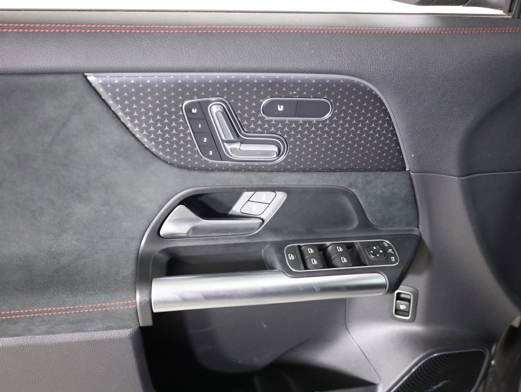 Used 2025 Mercedes-Benz GLA 35 AMG 4MATIC image 9