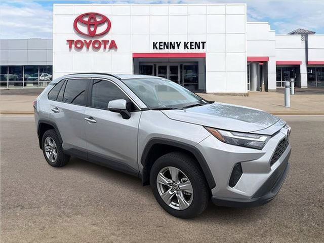 Used 2025 Toyota RAV4 XLE w/ Convenience Package FWD image 1