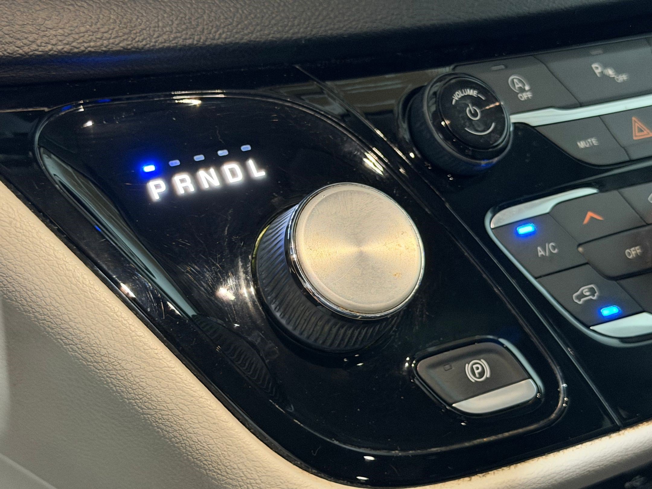 Used 2020 Chrysler Pacifica Touring-L FWD image 16