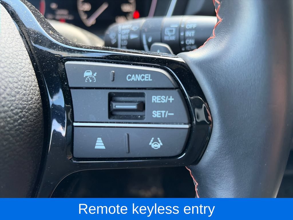 Used 2025 Honda Pilot Sport image 13