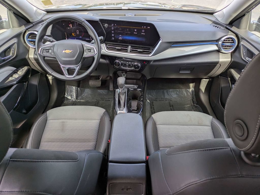 Used 2025 Chevrolet Trax LT w/ LT Convenience Package FWD image 15