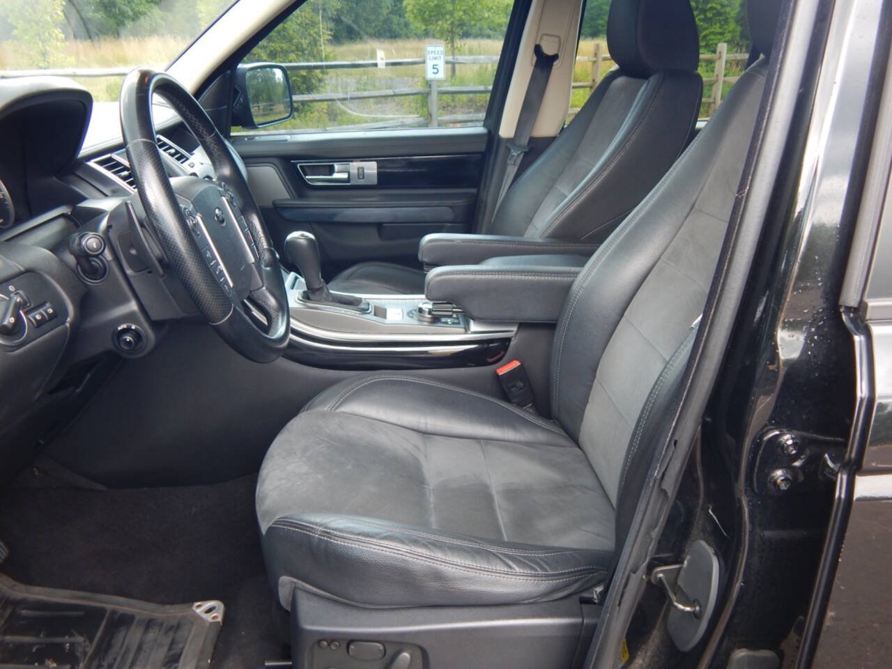 Used 2011 Land Rover Range Rover Sport HSE AWD/4WD image 14