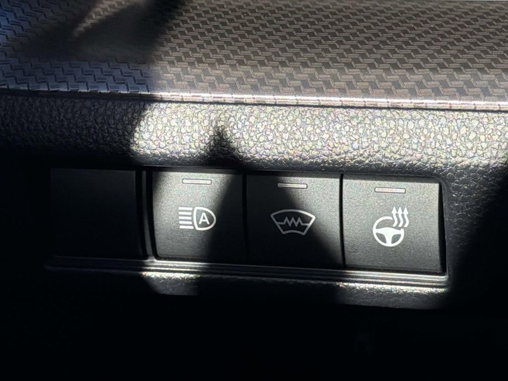 Used 2025 Toyota Prius XLE image 23