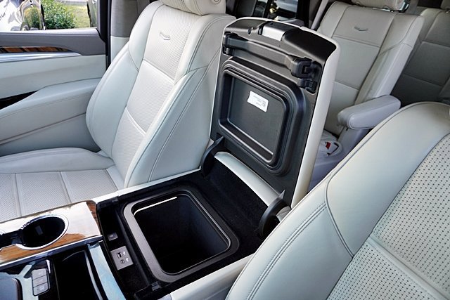 Used 2025 Cadillac Escalade Sport Platinum w/ LPO, ONYX Package AWD/4WD image 48