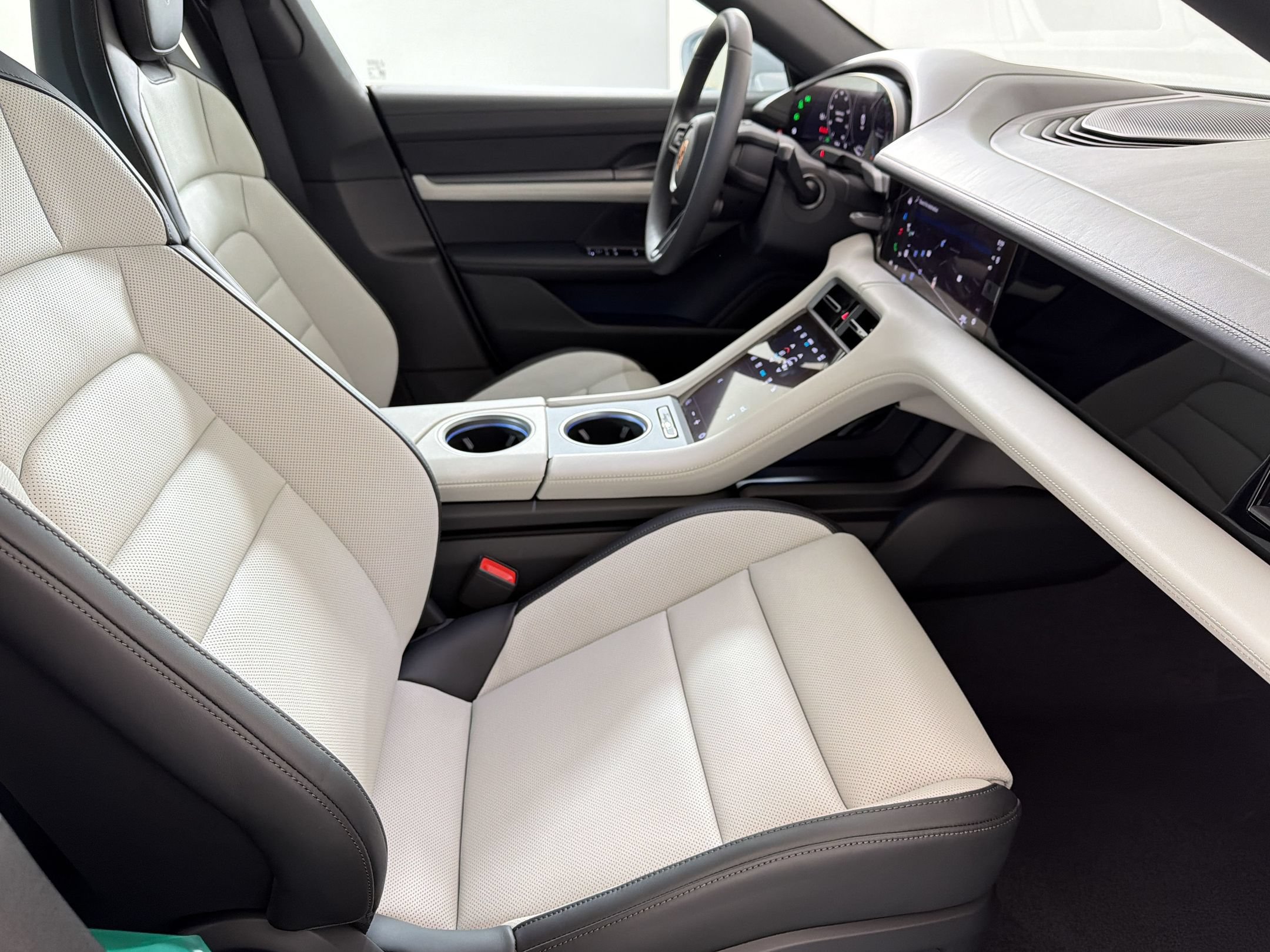 New 2026 Porsche Taycan AWD/4WD image 28