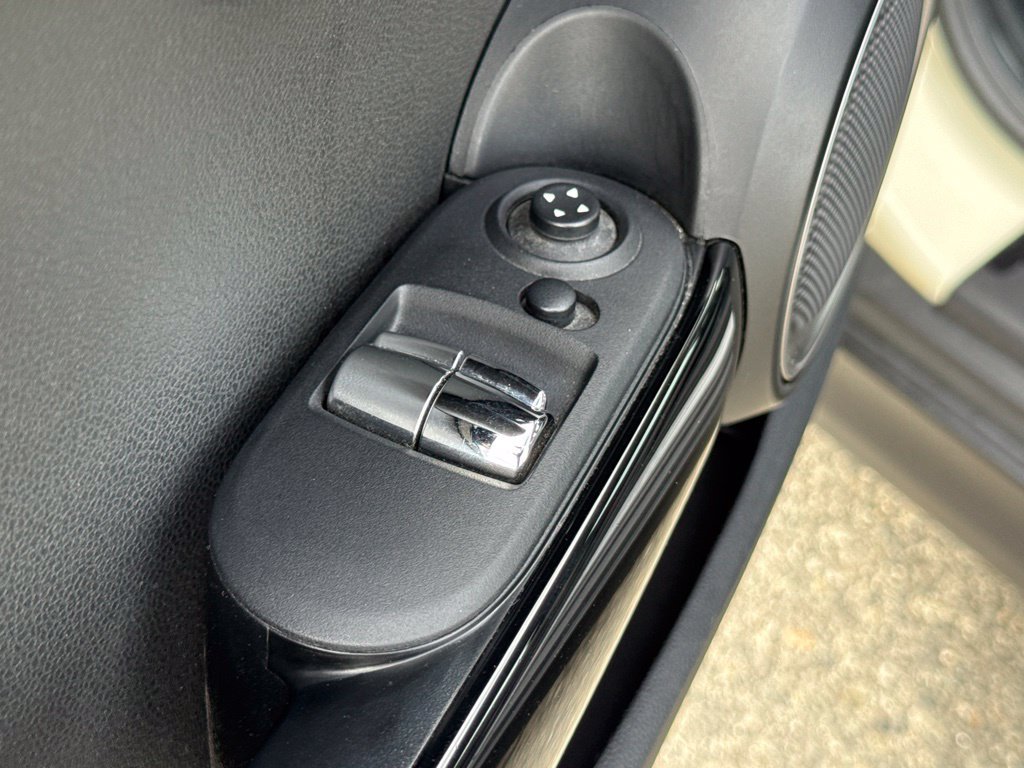 Used 2015 MINI Cooper S FWD image 19