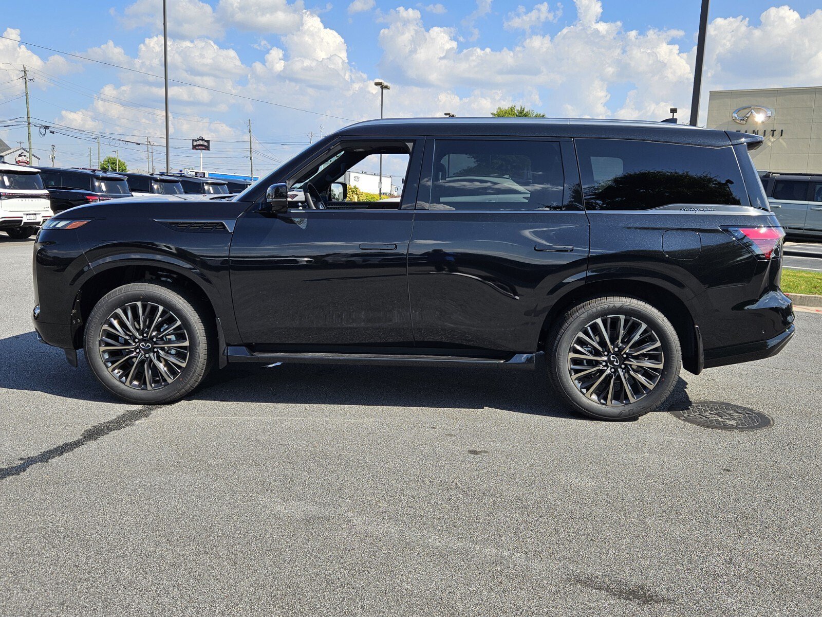New 2027 INFINITI QX80 Autograph w/ Premium Cargo Package AWD/4WD image 9