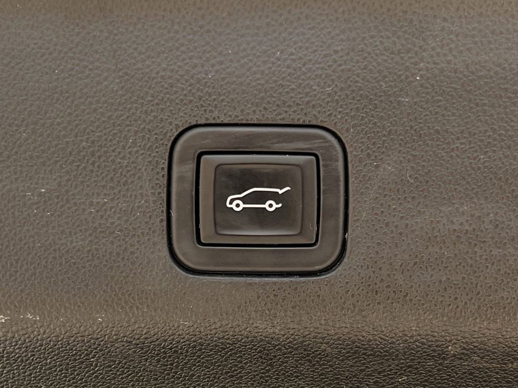 Used 2024 Chevrolet Suburban RST w/ Luxury Package image 41