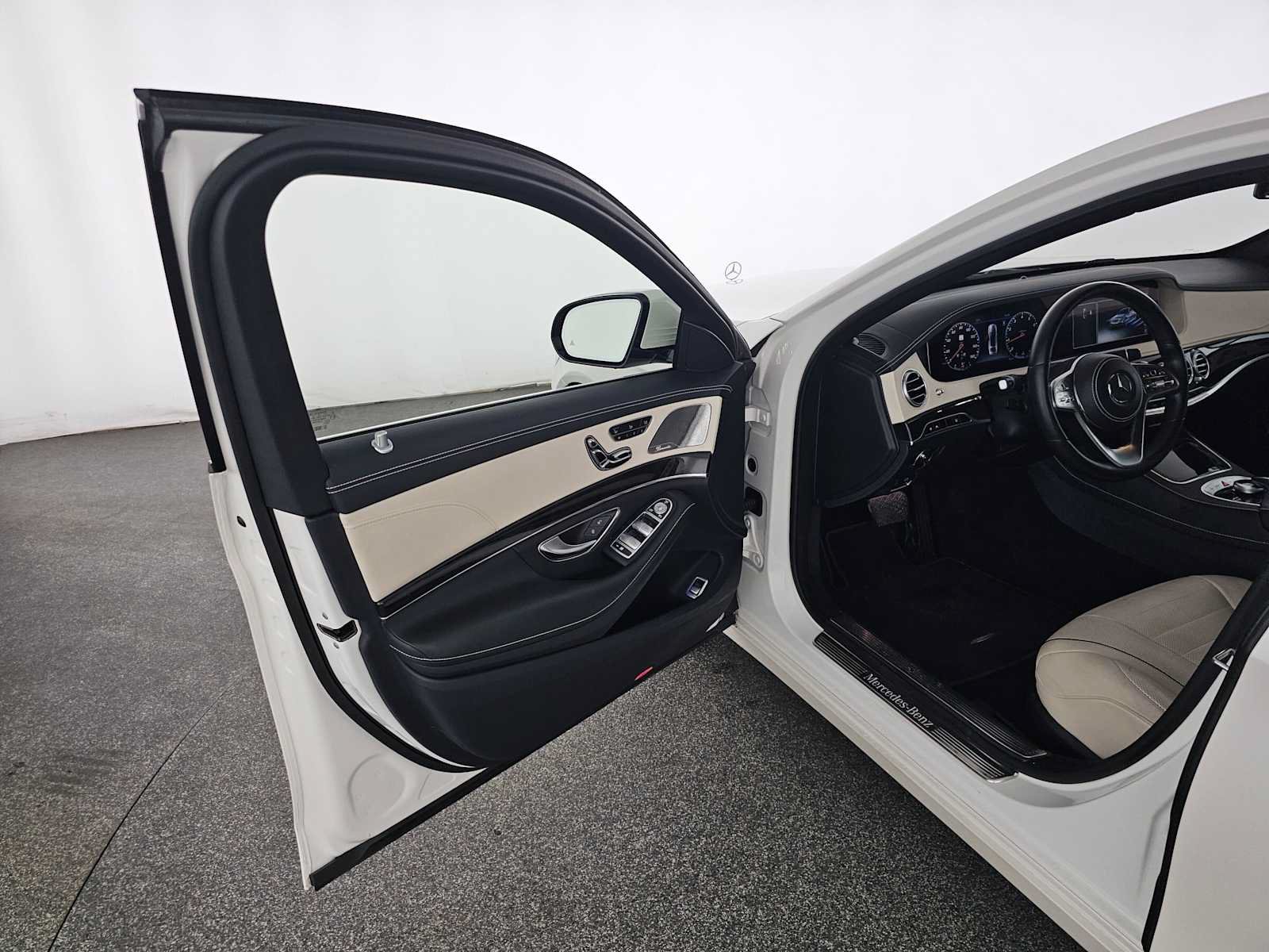 Used 2018 Mercedes-Benz S 560 Sedan image 19