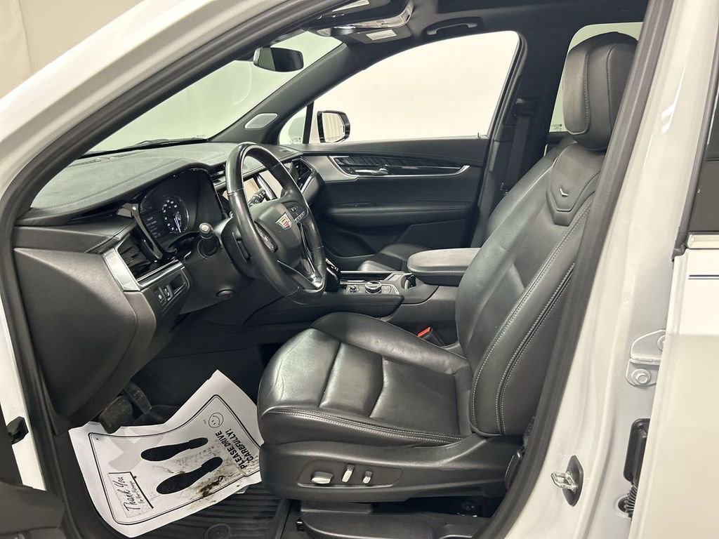 Used 2023 Cadillac XT6 Premium Luxury w/ LPO, Floor Liner Package AWD/4WD image 9