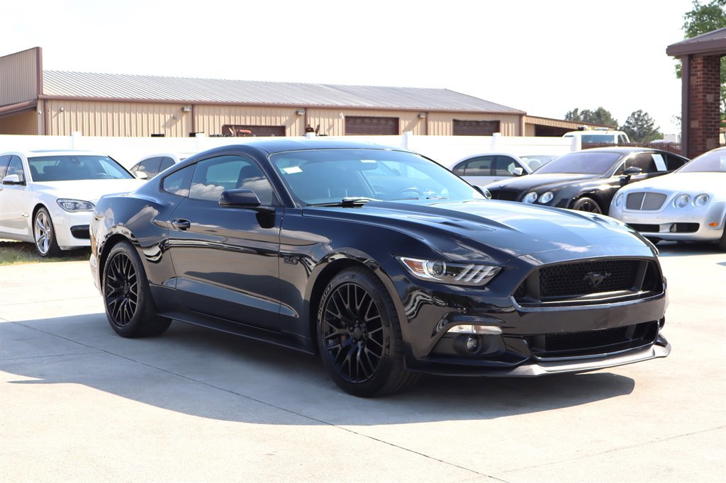 Used 2017 Ford Mustang GT w/ GT Performance Package RWD image 9