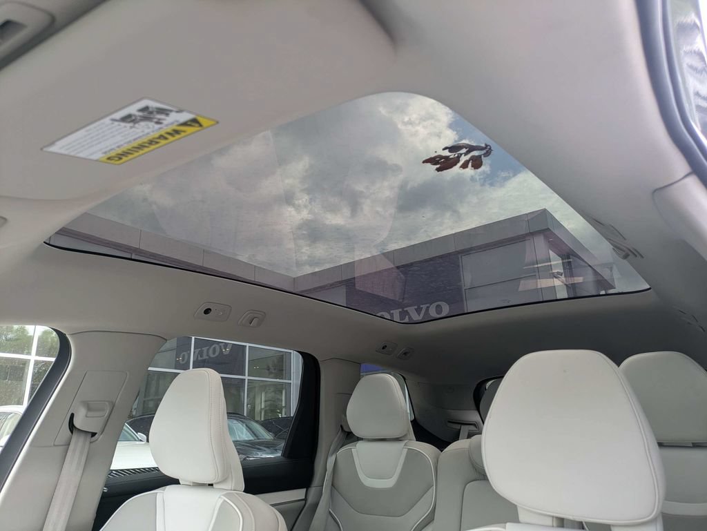 Certified 2025 Volvo EX90 Ultra AWD/4WD image 28