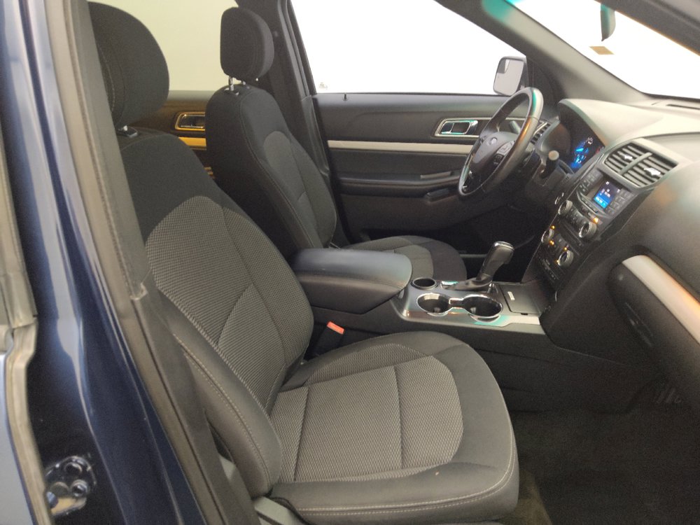 Used 2017 Ford Explorer XLT FWD image 21