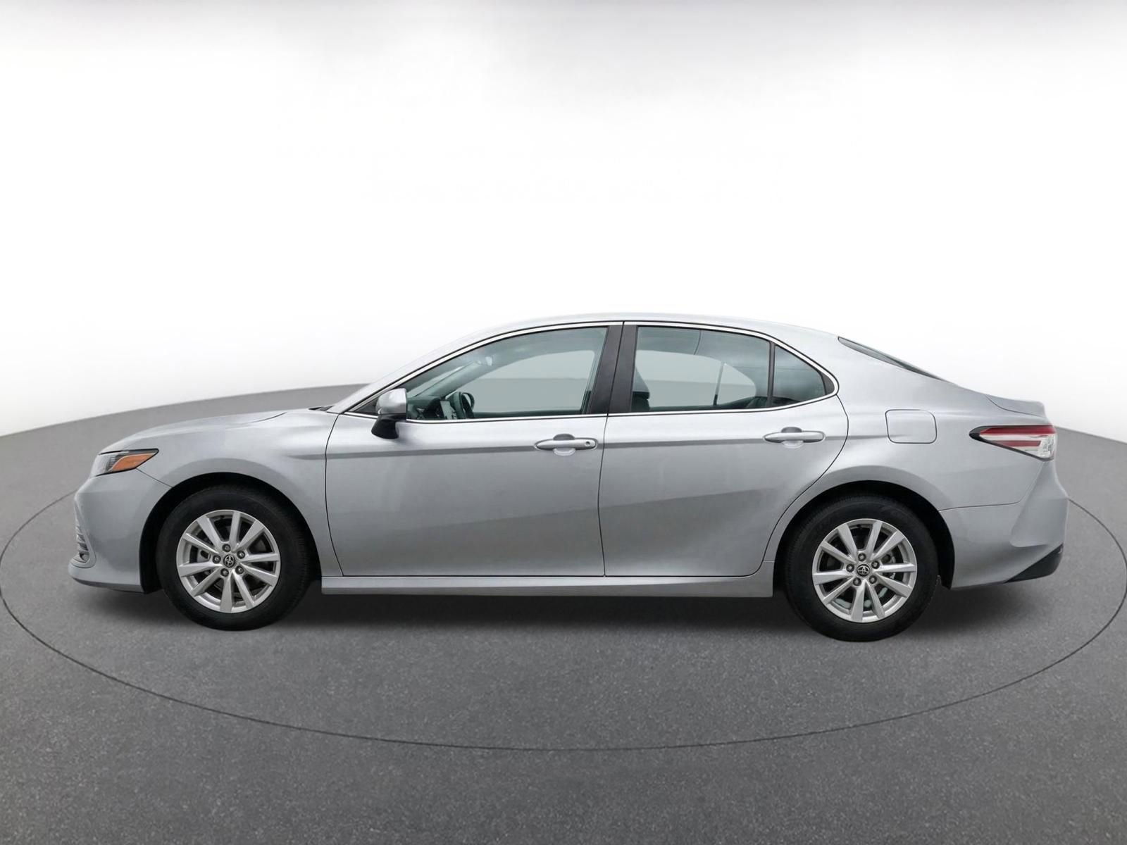 Used 2025 Toyota Camry LE FWD image 5