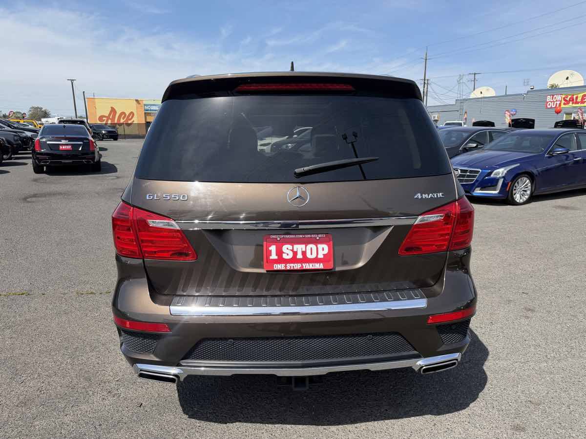 Used 2016 Mercedes-Benz GL 550 4MATIC image 4