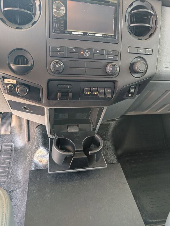 Used 2014 Ford F550 2WD Regular Cab Super Duty image 38