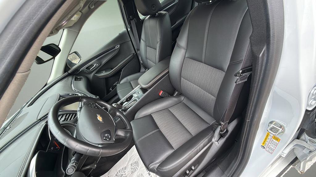 Used 2016 Chevrolet Impala LT w/ Convenience Package image 15