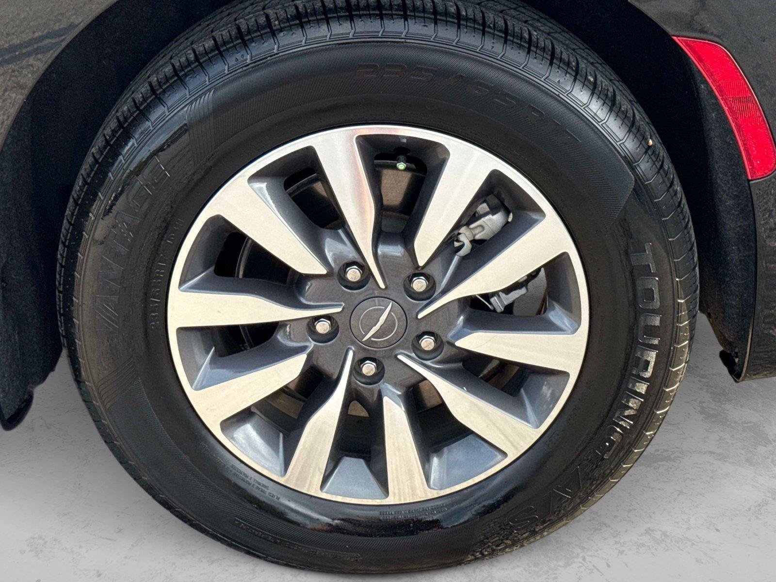 Used 2023 Chrysler Pacifica Limited FWD image 9