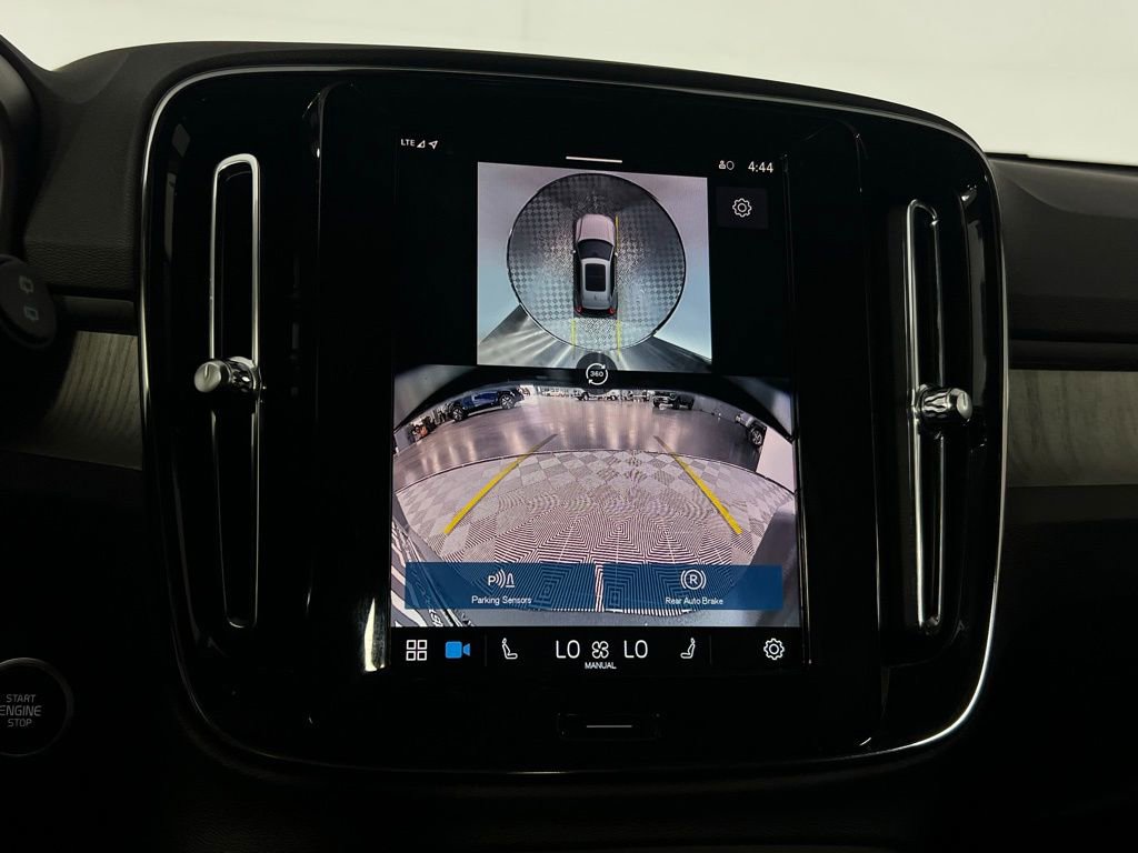 Used 2025 Volvo XC40 B5 Plus image 21