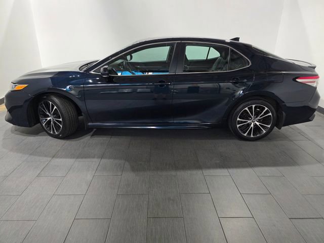 Used 2019 Toyota Camry SE w/ Convenience Package image 2