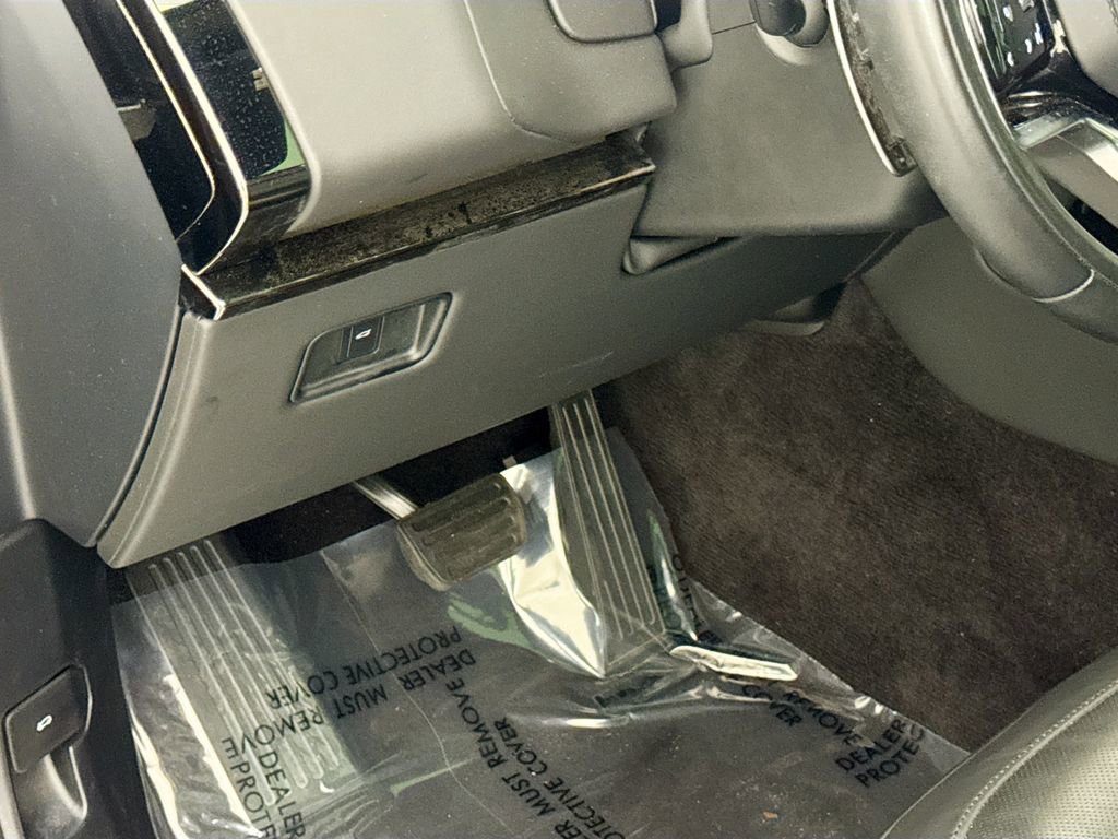 Used 2025 Land Rover Range Rover Sport SE image 10