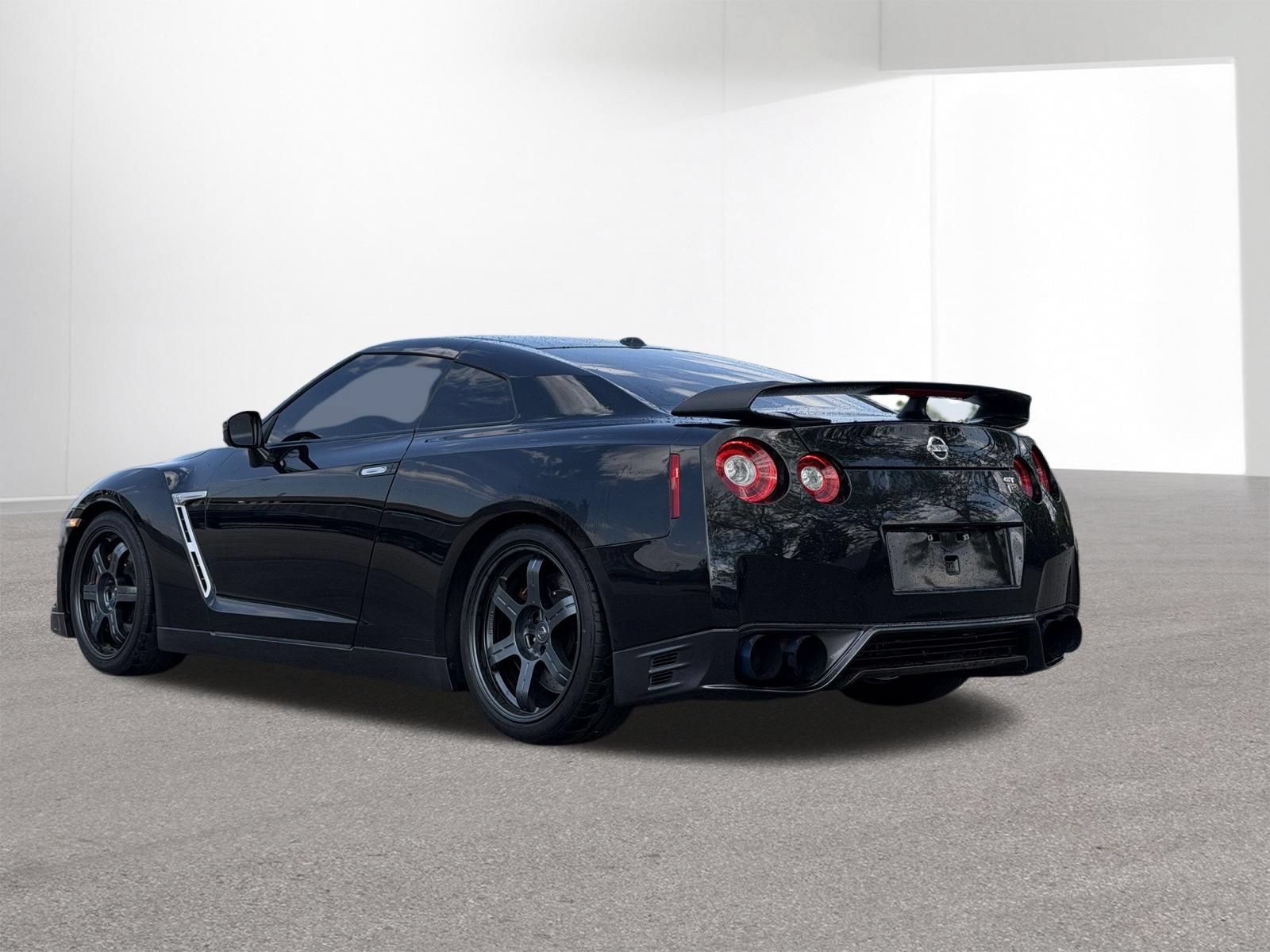 Used 2015 Nissan GT-R Black Edition AWD/4WD image 3