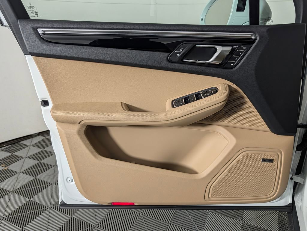 New 2026 Porsche Macan image 25