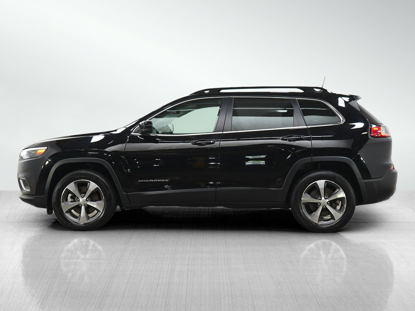 Used 2022 Jeep Cherokee Limited AWD/4WD image 2
