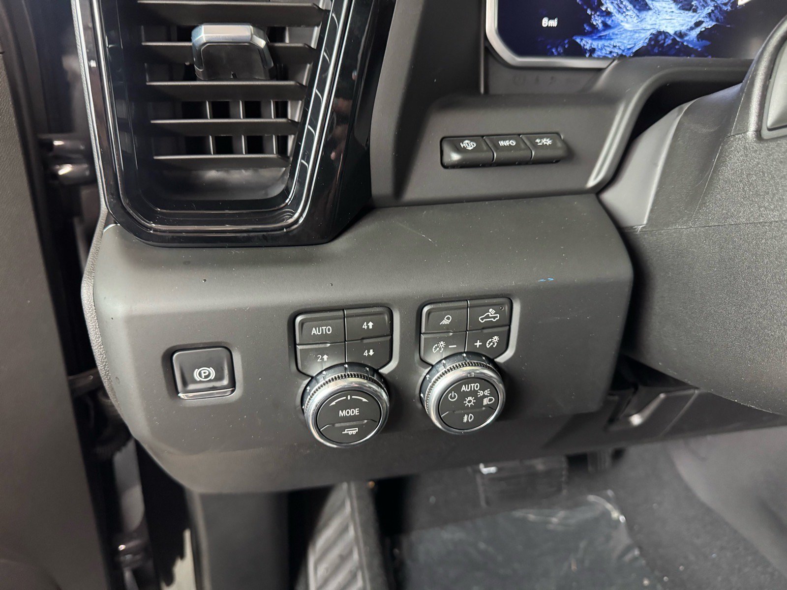 New 2026 GMC Sierra 2500 AT4 w/ AT4 Premium Plus Package AWD/4WD image 17