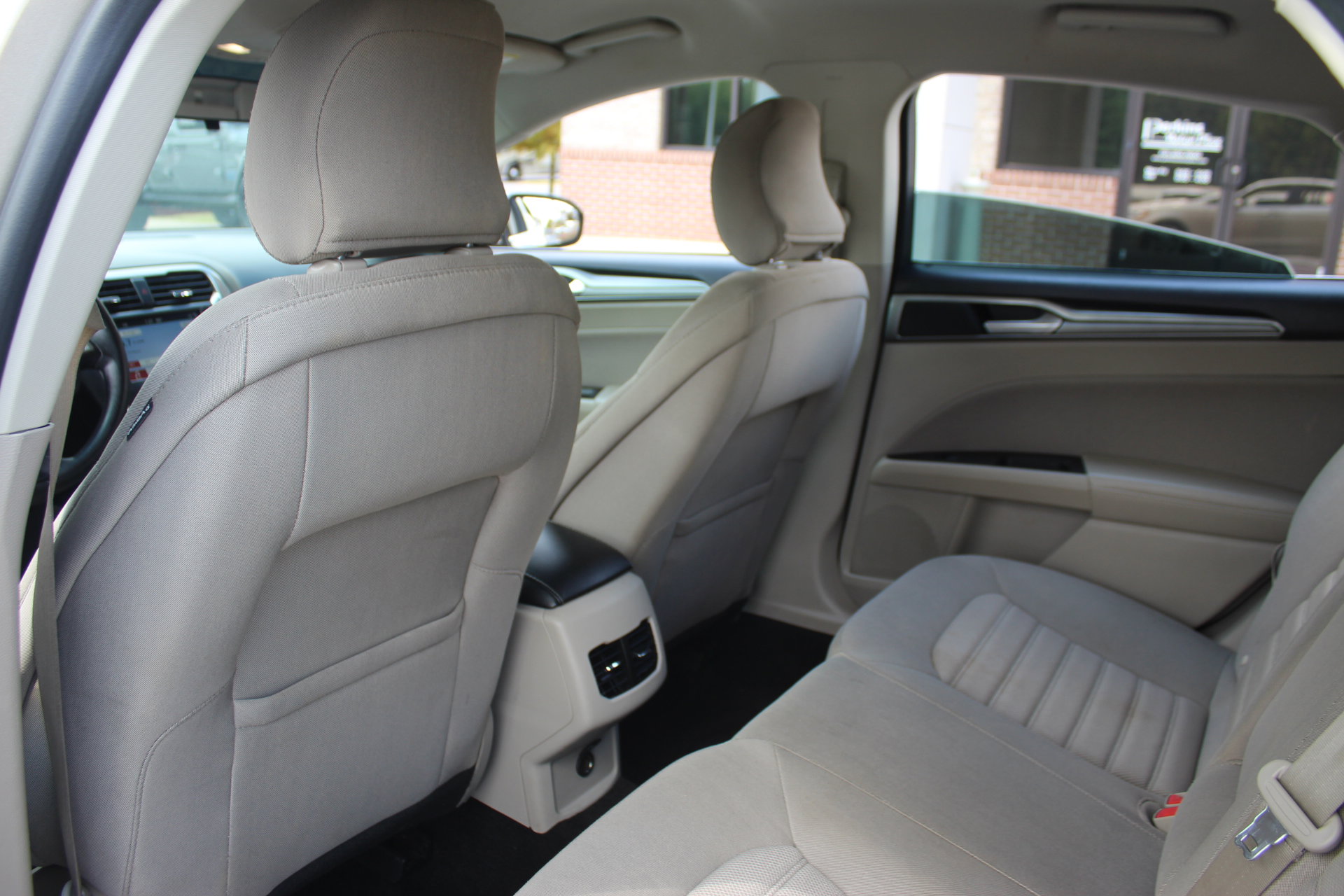 Used 2018 Ford Fusion SE w/ Fusion SE Technology Package image 24