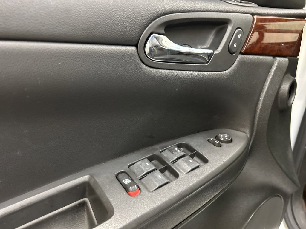 Used 2011 Chevrolet Impala LT image 23