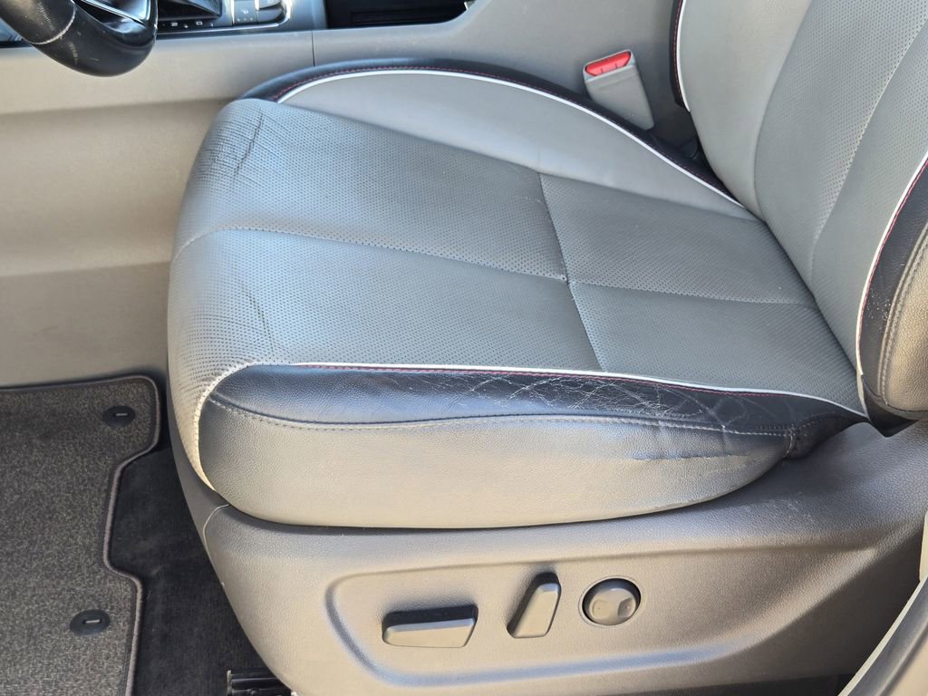 Used 2017 Kia Sedona LX w/ LX Essentials Premium Package image 23