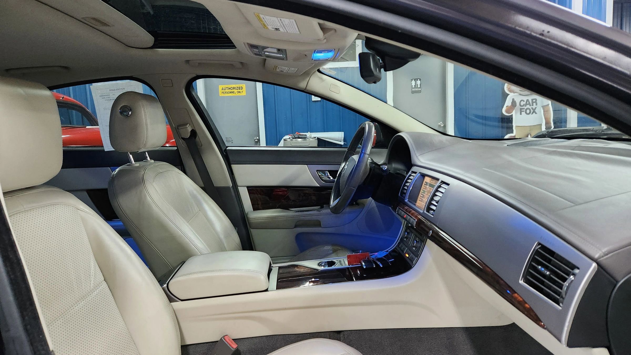 Used 2011 Jaguar XF Portfolio image 15