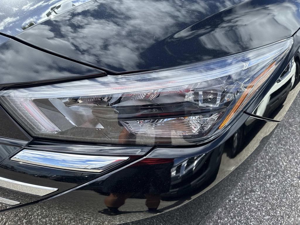 Certified 2025 Nissan Versa SV w/ Trunk Package image 10