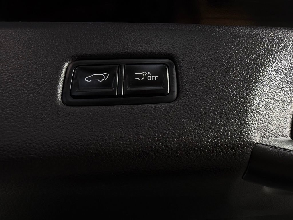 Used 2025 Kia Carnival EX FWD image 33